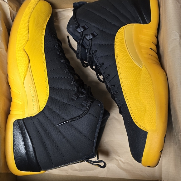 Jordan Men's Black and Yellow Basketball Sneakers